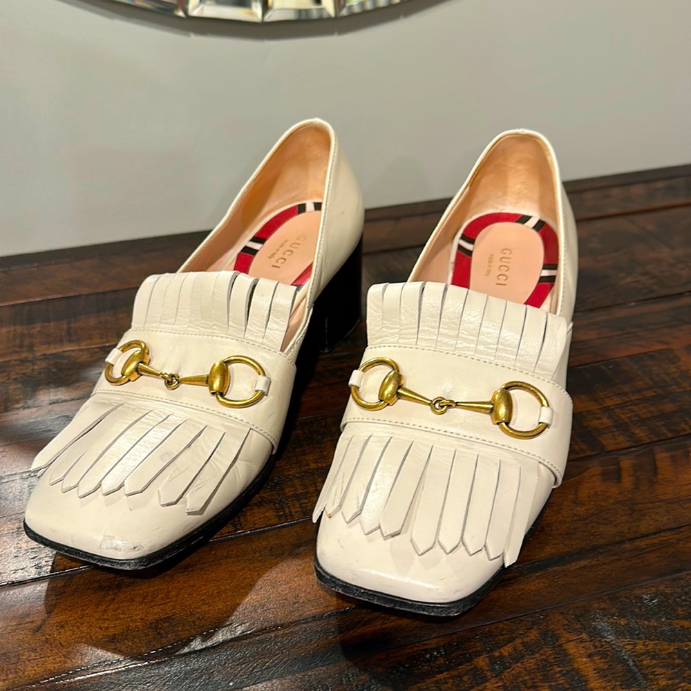 Size 37 cream Gucci loafer with heel
